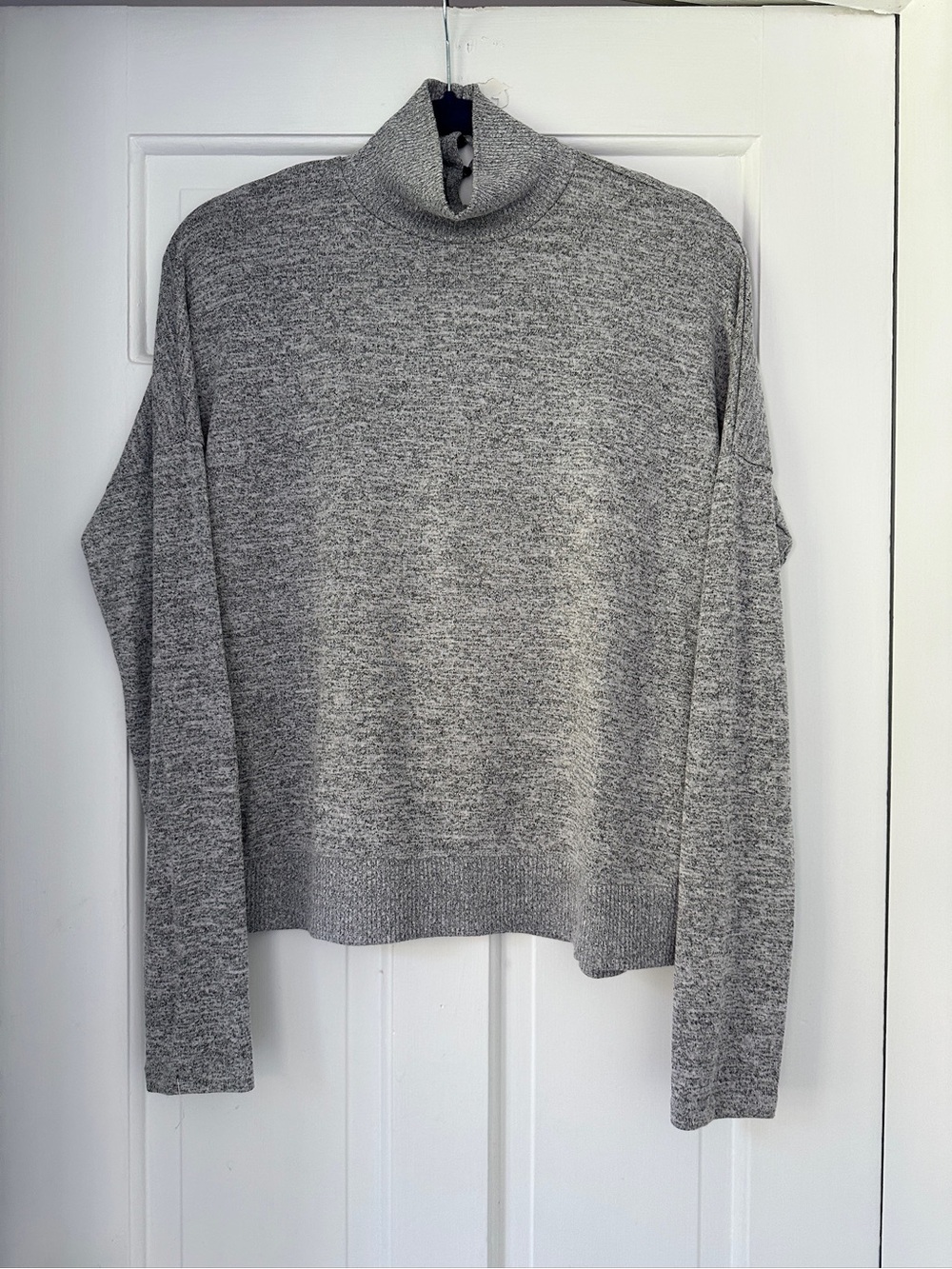 Rag and Bone Gray Button Back Turtleneck Lightweight Sweater in Size Medium